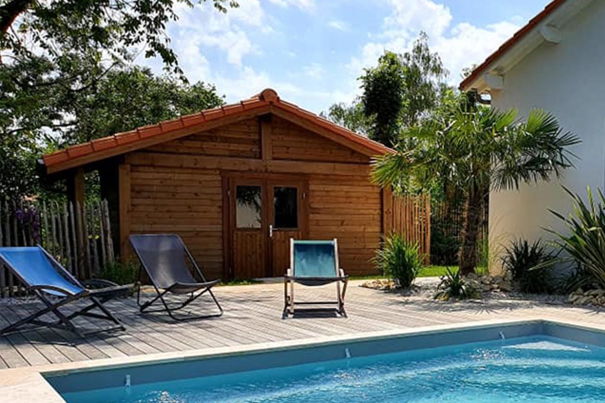 narbonne Abri de jardin bois Narbonne - Finition autoclave marron - Tuiles et gouttières non incluses dans le kit - Attention : nouveau bardage faux claire-voie horizontal